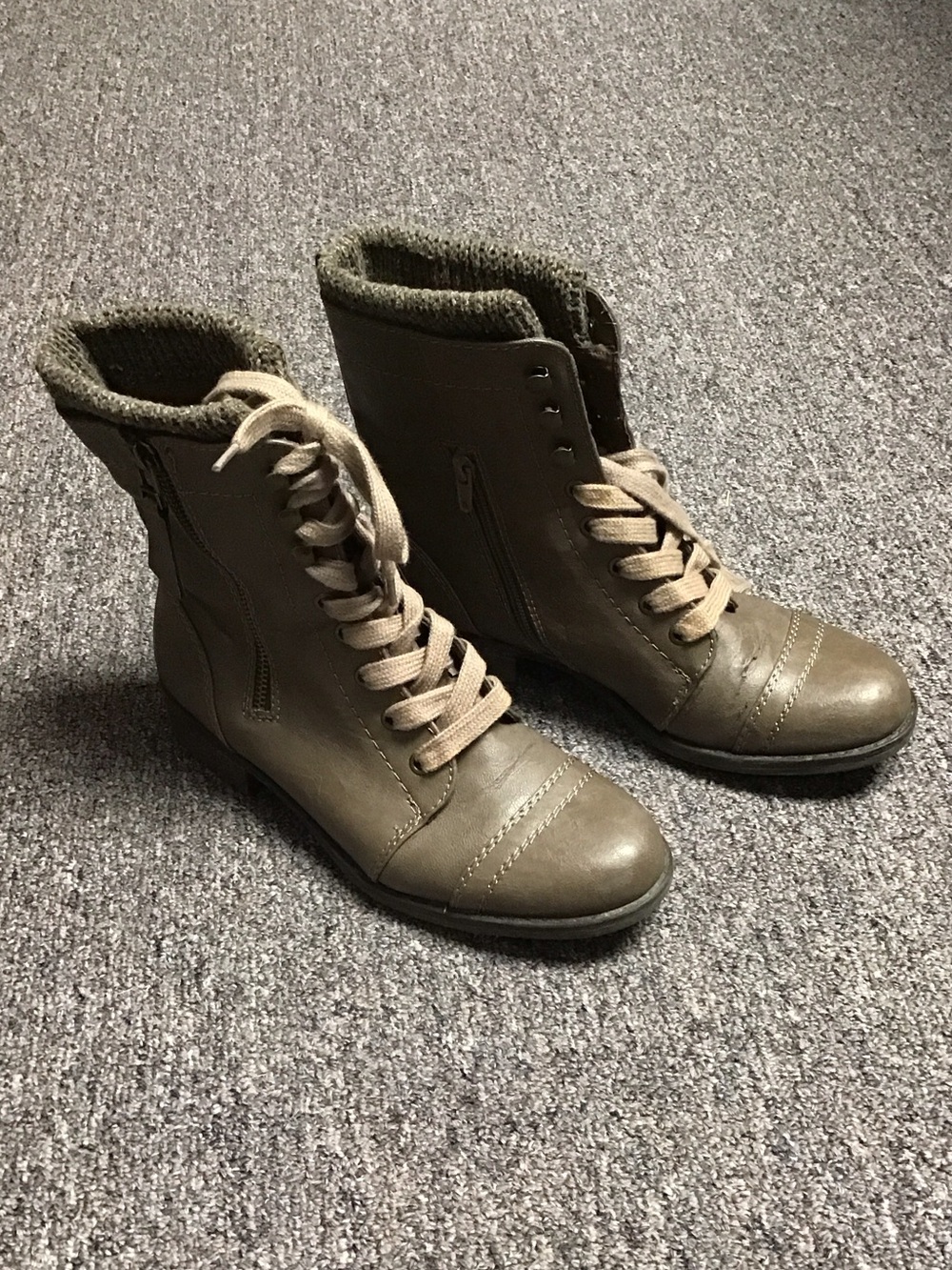 Women's Lace-Up Ankle Boots in Gray - Picture 2 of 2